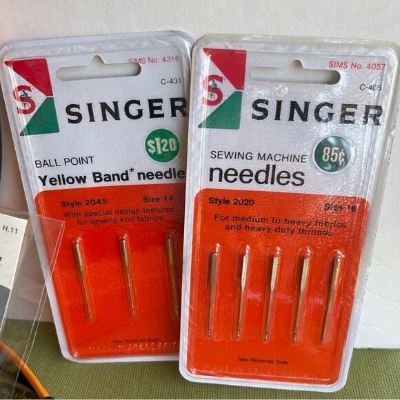 Vintage Sewing Needles Nurge Bobbins Pin Cushions Scissor Thread Neiman’s Tin - Picture 6 of 16